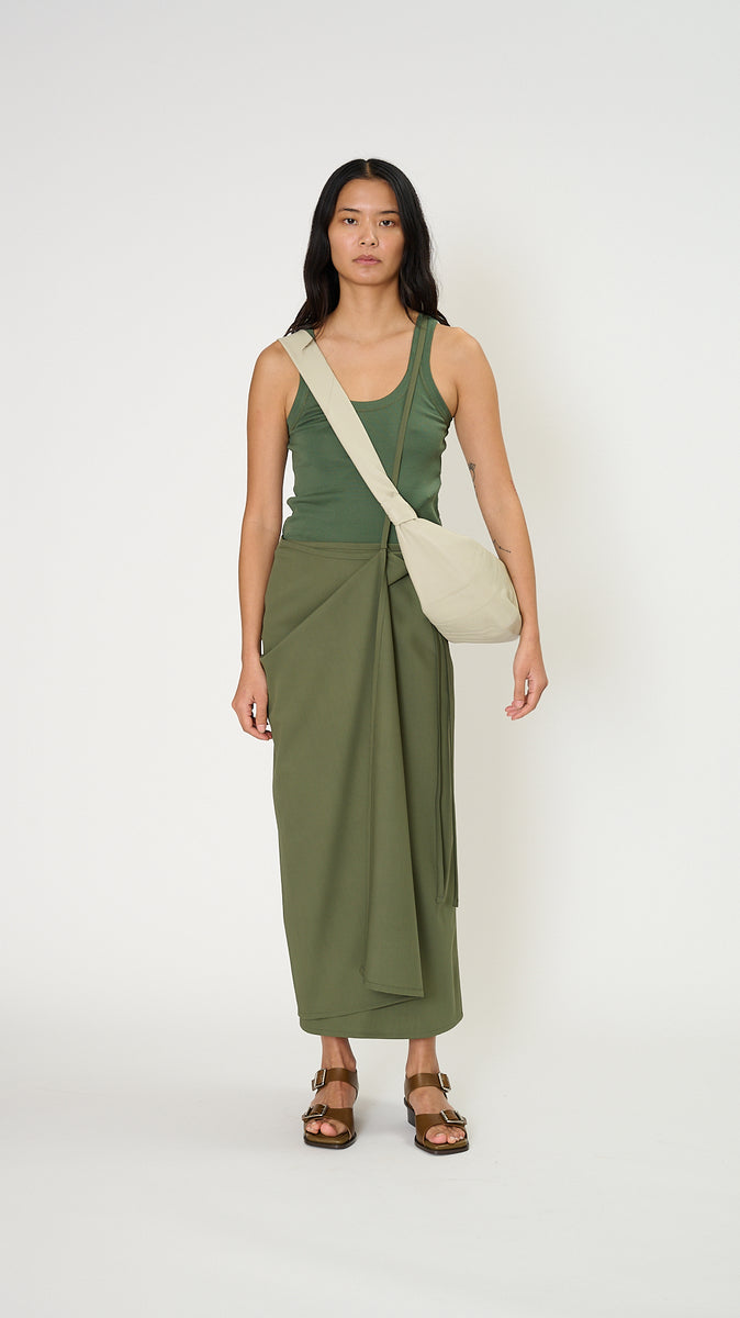 スカート LEMAIRE Woman Skirt Bottle Green SK1028LF1210 GR627 LEMAIRE - GREEN LIGHT TAILORED SKIRT – LE LABO STORE