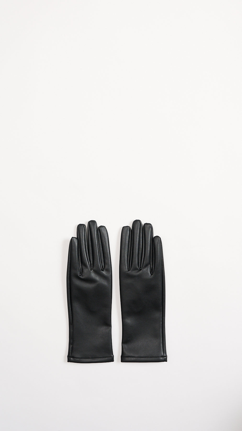Issey Miyake Skin Gloves in Black Diamond Dream Jewelry + Apparel Issey Miyake Skin Gloves in Black Diamond Dream Jewelry + Apparel